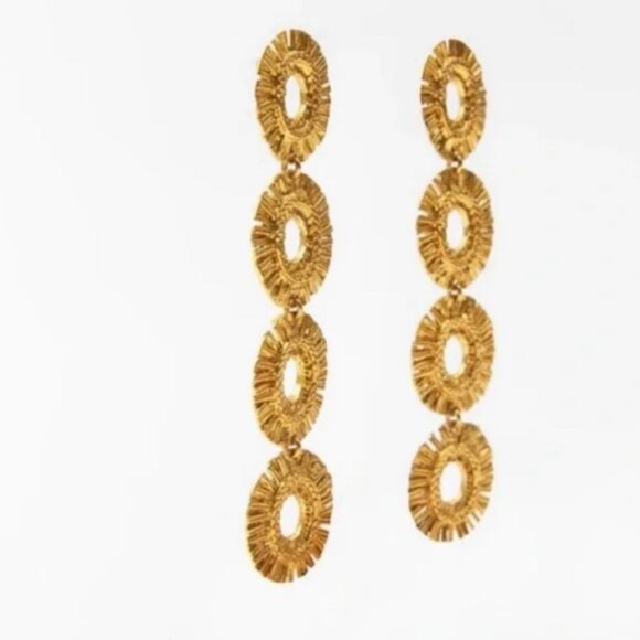 Zara SCULPTED CIRCULAR EARRINGS | Celebrity Favorite - Picture 2 of 3
